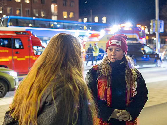 Krisstödjare möter människor i en krissituation