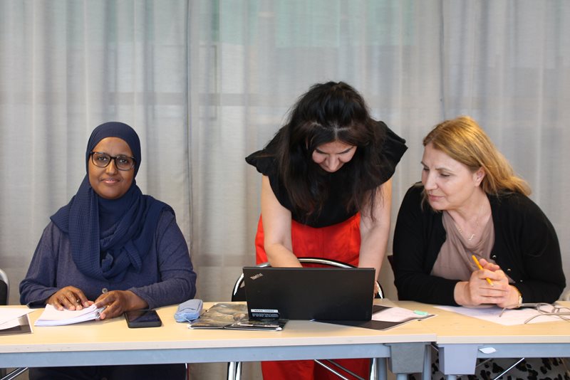 Lärare och deltagare på kursen Aktiv i Sverige